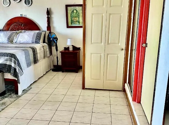 876 Oasis - A Private Oceanview Pensión 4*